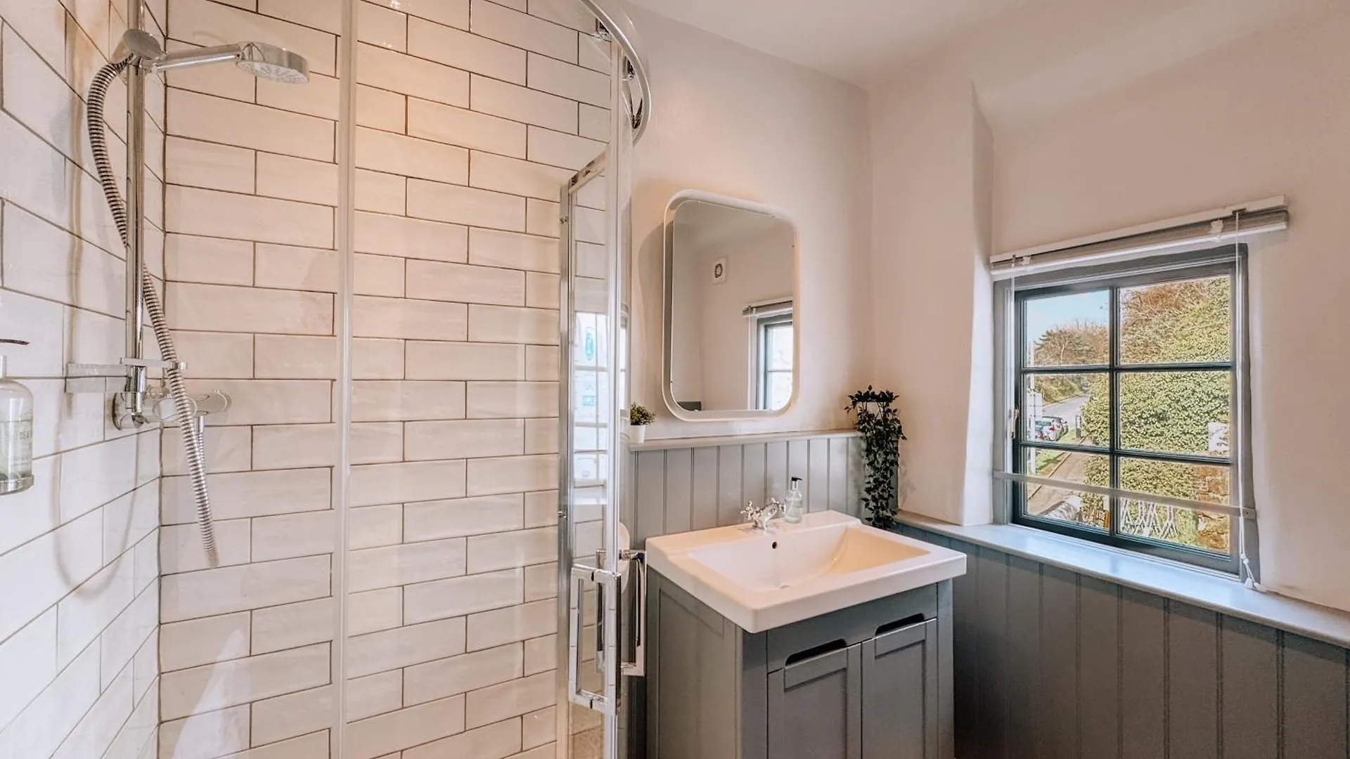 Route 2 Apartments Topsham 0*,  United Kingdom