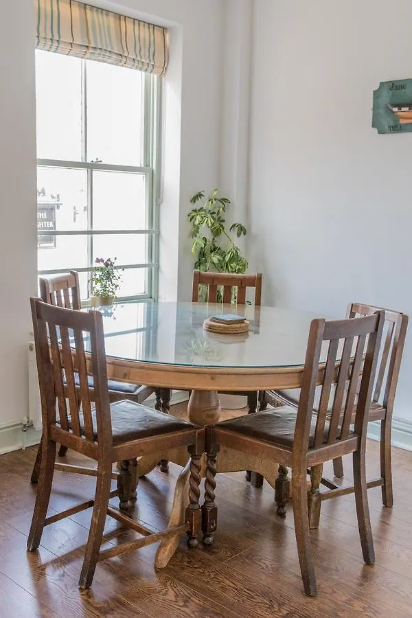 Route 2 Apartments Topsham 0*,  United Kingdom