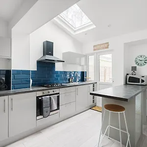 Adorable, Inviting Town House! Holiday home Cheltenham